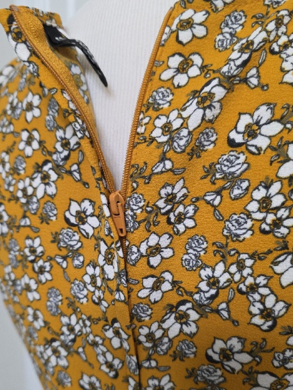 H&M Mustard Size 12 Floral Tie-Waist Mini Dress - Picture 5 of 6